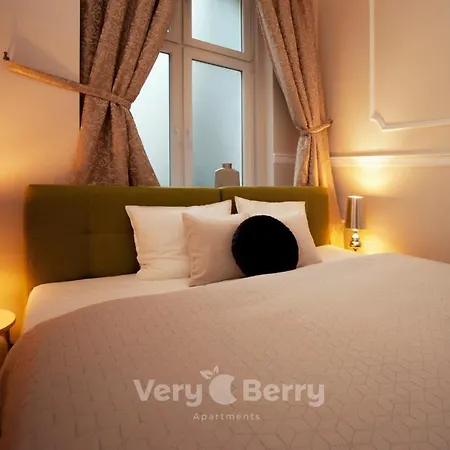 Apartment Very Berry - Kramarska 18 - Old City Stary Rynek, Check In 24h Poznan